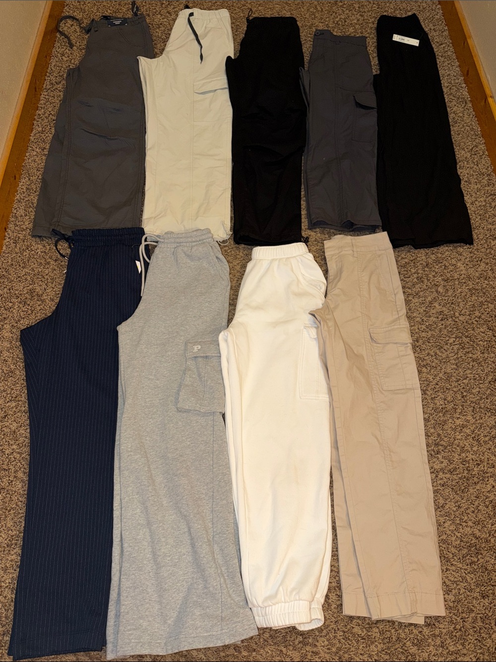 Bundle of women’s XS pants/sweats. Will sell bundled or separately.